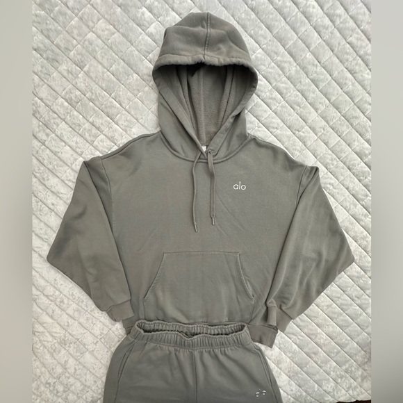 Alo Accolade Sweat Set - Picture 3 of 6